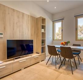 6 bedroom villa with pool and roof terrace, Sveti Stefan, sleeps 12
